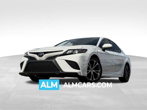 Used 2020 Toyota Camry SE FWD image 1