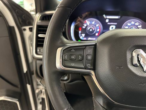 Used 2025 RAM 2500 Laramie AWD/4WD image 19