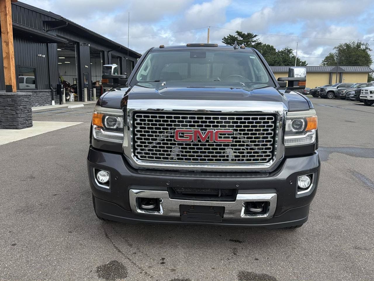 Used 2015 GMC Sierra 2500 Denali w/ Duramax Plus Package AWD/4WD image 2