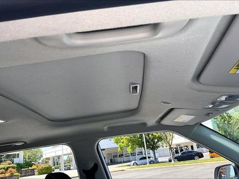 Used 2023 Hyundai Venue SEL FWD image 22