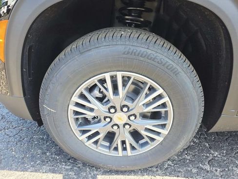 New 2026 Chevrolet Traverse LT w/ Driver Confidence Package FWD image 16