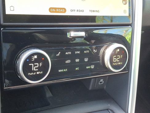 Certified 2025 Land Rover Discovery Dynamic SE AWD/4WD image 12