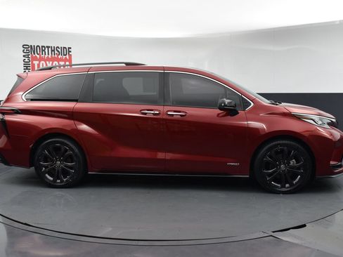 Used 2021 Toyota Sienna XSE FWD image 5