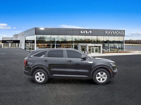 Certified 2023 Kia Sorento LX AWD/4WD image 2
