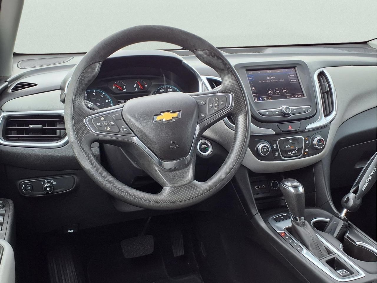 Used 2021 Chevrolet Equinox LS w/ LS Convenience Package AWD/4WD image 12