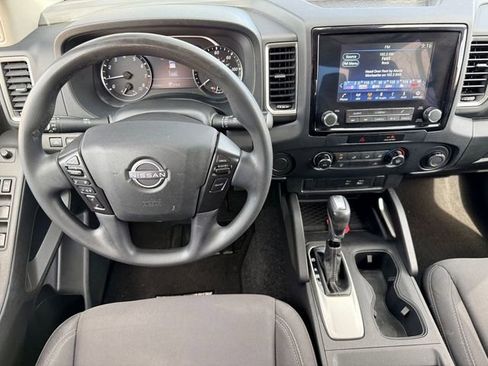 Used 2022 Nissan Frontier SV RWD image 6