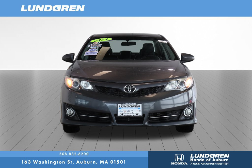 Used 2014 Toyota Camry SE FWD image 2