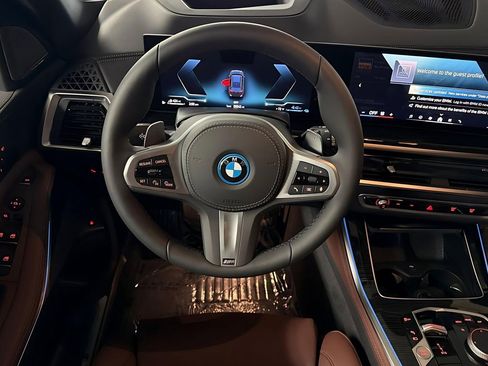 Used 2026 BMW X5 xDrive50e w/ M Sport Package image 27