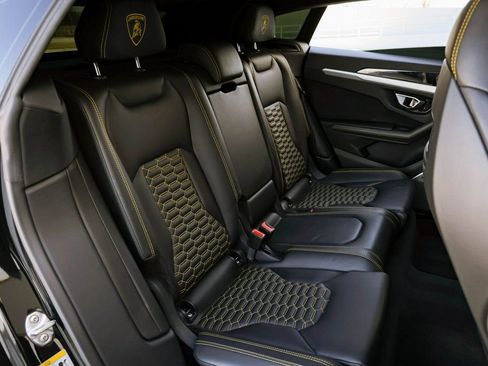 Used 2019 Lamborghini Urus AWD/4WD image 31