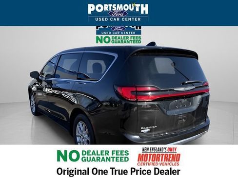 Used 2024 Chrysler Pacifica Touring-L image 30