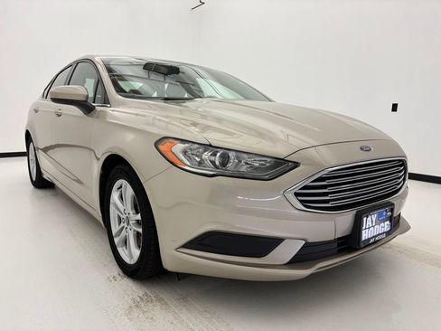 Used 2018 Ford Fusion SE FWD image 10