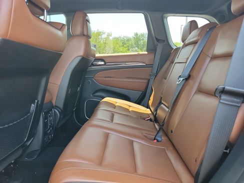 Used 2020 Jeep Grand Cherokee Overland AWD/4WD image 16