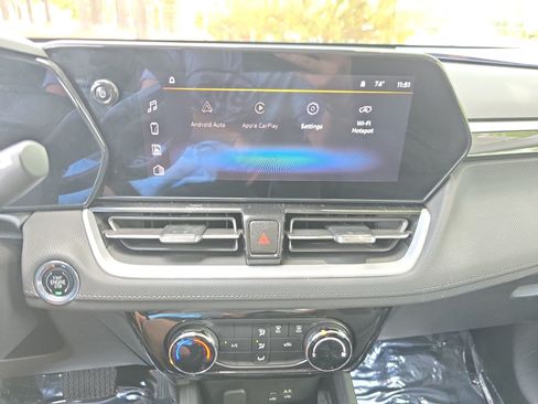 Used 2024 Chevrolet TrailBlazer LT FWD image 17