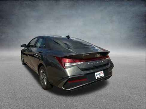 Used 2024 Hyundai Elantra SEL FWD image 8