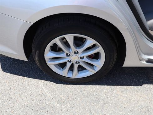 Used 2018 Chevrolet Malibu LT FWD image 23