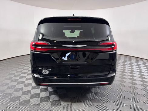 New 2026 Chrysler Pacifica Pinnacle image 17