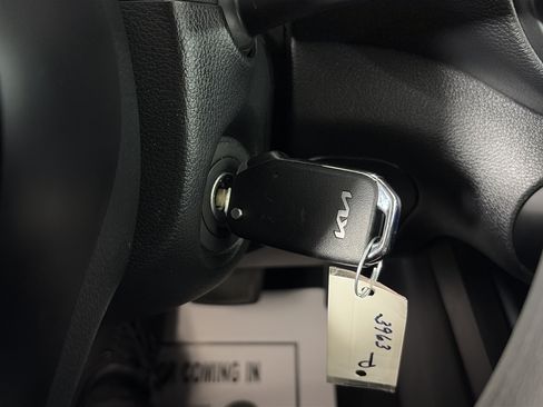 Used 2025 Kia Soul LX w/ LX Technology Package FWD image 25