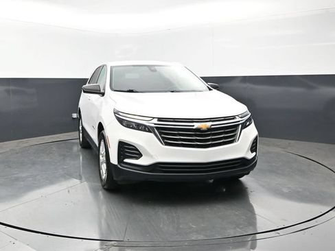 Used 2023 Chevrolet Equinox LS w/ LS Convenience Package FWD image 5
