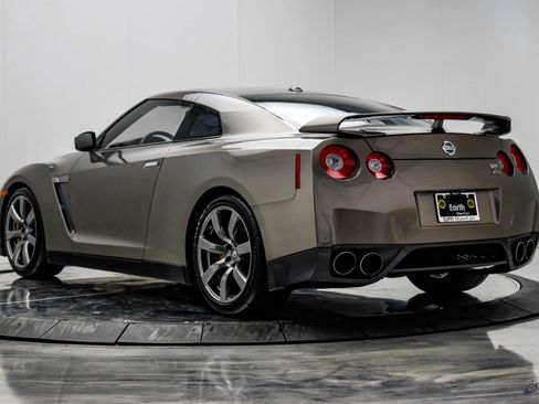 Used 2009 Nissan GT-R Premium image 13