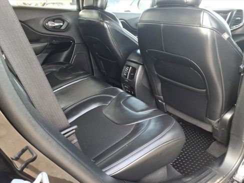 Used 2020 Jeep Cherokee Latitude Plus image 13