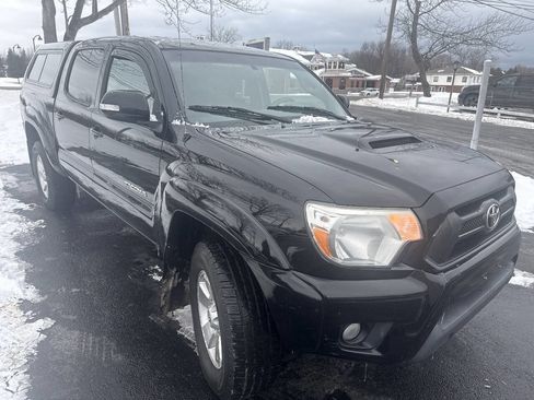 Used 2012 Toyota Tacoma 4x4 Double Cab w/ TRD Sport Pkg image 2