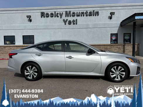 Used 2024 Nissan Altima 2.5 S image 2