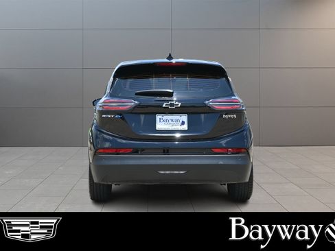 Used 2023 Chevrolet Bolt LT w/ Infotainment Package FWD image 7