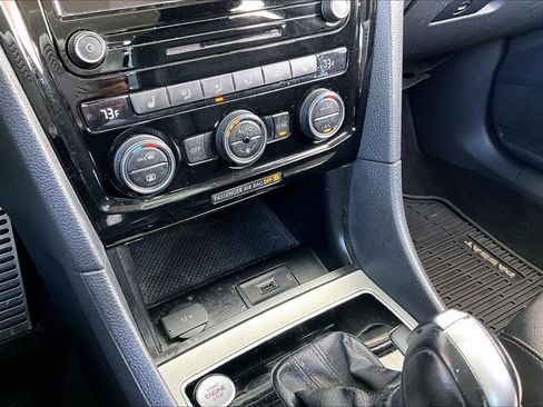 Used 2020 Volkswagen Passat 2.0T R-Line image 32