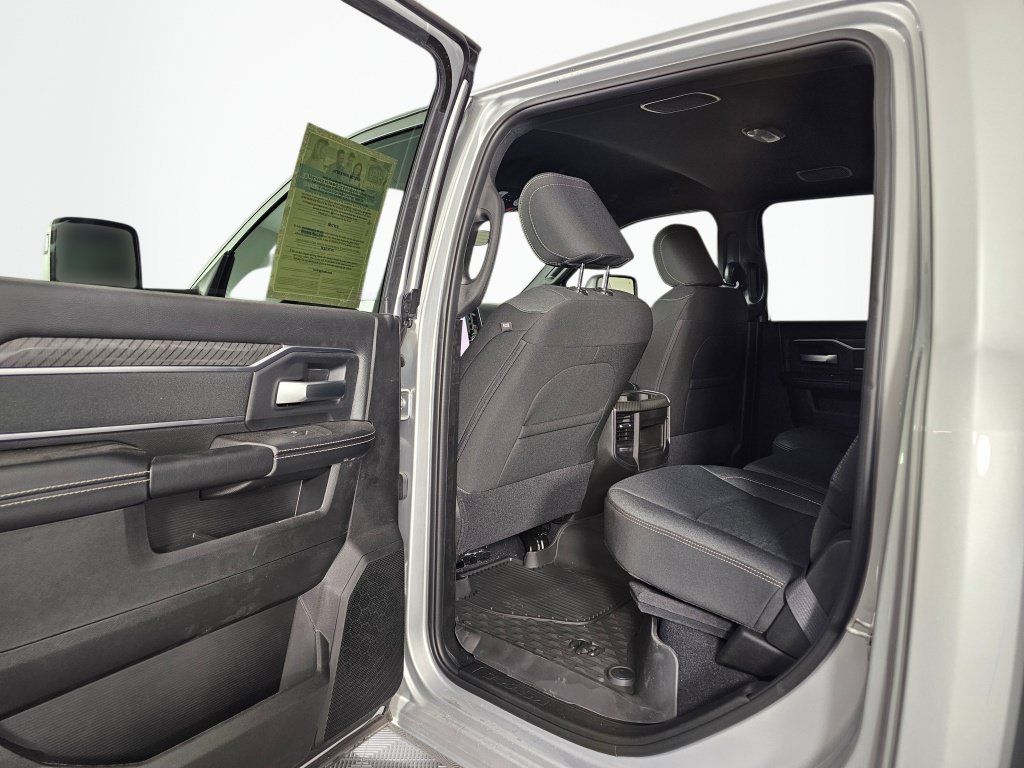 New 2026 RAM 3500 Big Horn AWD/4WD image 34