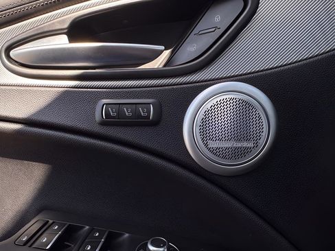 Used 2022 Alfa Romeo Stelvio Veloce image 19