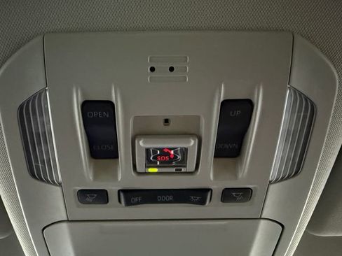 Used 2023 Toyota Highlander XLE FWD image 23
