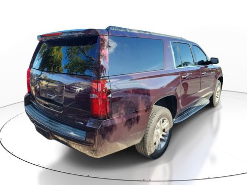 Used 2017 Chevrolet Suburban LT w/ Luxury Package RWD image 6
