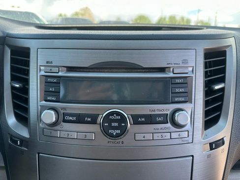 Used 2010 Subaru Outback 2.5i Premium AWD/4WD image 17