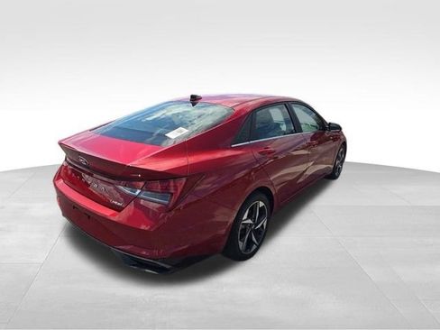 Used 2022 Hyundai Elantra Limited FWD image 3