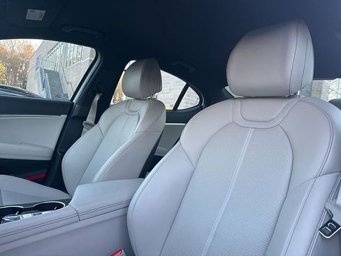 Used 2025 Genesis G70 2.5T image 17