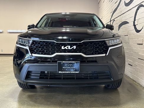 Used 2023 Kia Sorento LX AWD/4WD image 9