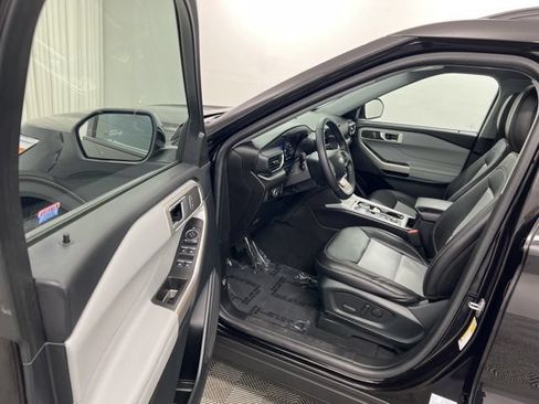 Used 2023 Ford Explorer XLT w/ Equipment Group 202A AWD/4WD image 13