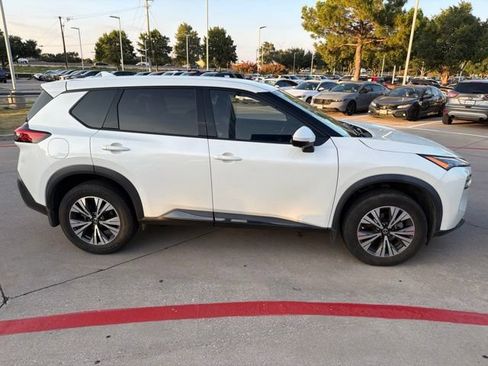 Used 2021 Nissan Rogue SV FWD image 4