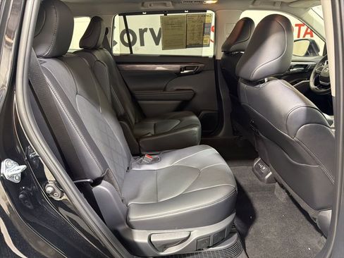 Used 2026 Toyota Highlander Platinum AWD/4WD image 15
