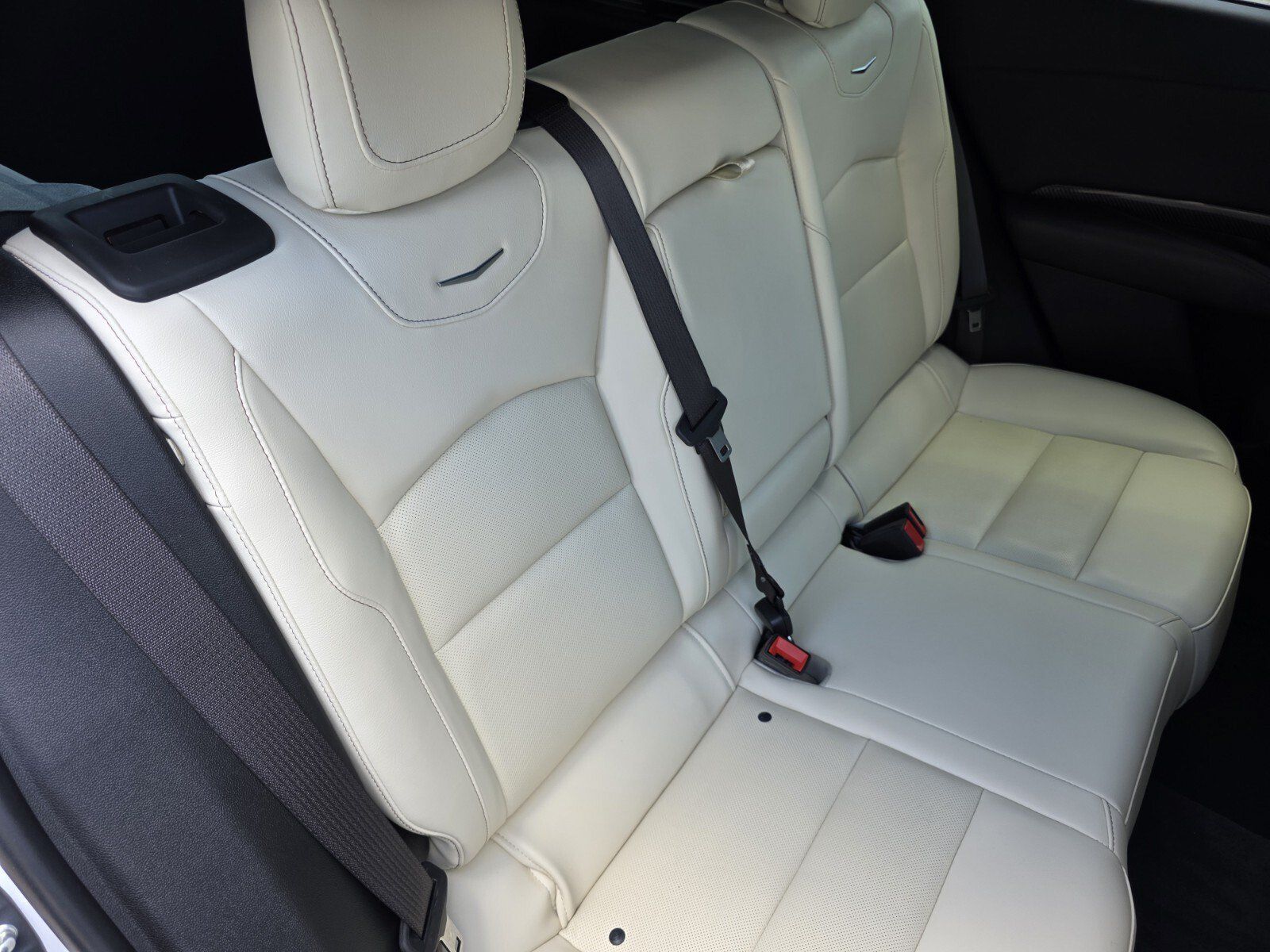 Used 2022 Cadillac XT4 Sport w/ LPO, ONYX Package FWD image 26