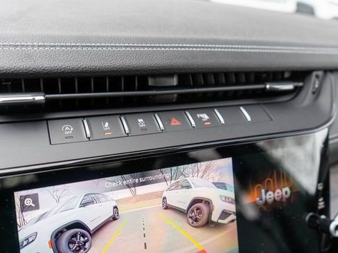 New 2026 Jeep Grand Cherokee L Limited w/ Limited Altitude Package AWD/4WD image 22
