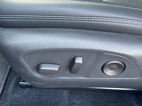 Used 2025 Chevrolet Equinox EV LT w/ Convenience Package image 14