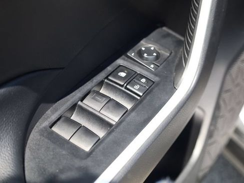 Used 2021 Toyota RAV4 LE AWD/4WD image 18