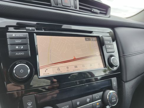 Used 2018 Nissan Rogue SL w/ Premium Package FWD image 7