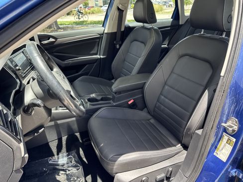 Certified 2023 Volkswagen Jetta SE w/ Panoramic Sunroof Package FWD image 19