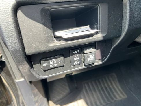 Used 2017 Toyota Tacoma TRD Off-Road w/ Premium & Technology Package RWD image 29