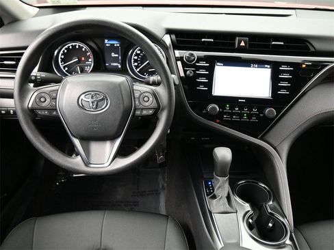 Used 2020 Toyota Camry LE image 5