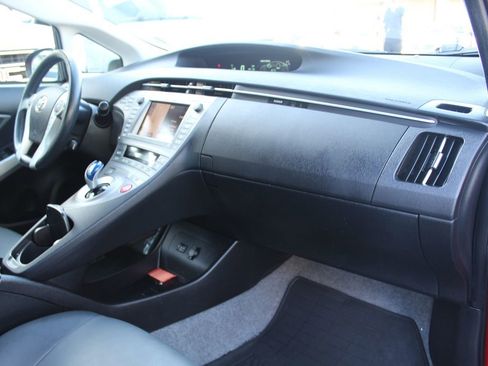 Used 2015 Toyota Prius Five w/ Advanced Technology Package image 20