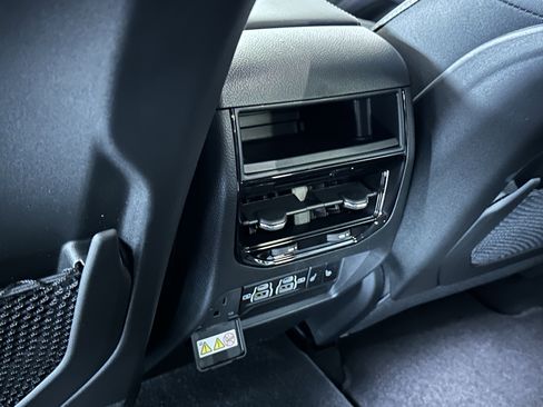 New 2025 Jeep Grand Cherokee Limited w/ Luxury Tech Group II AWD/4WD image 13