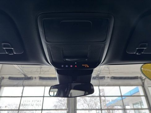 Used 2025 GMC Acadia Elevation image 25